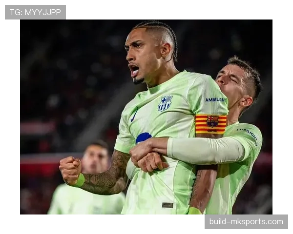 拉菲尼亚双脚能力展示:技术均衡表现稳健 拉菲尼亚双脚能力展示:技术均衡表现稳健