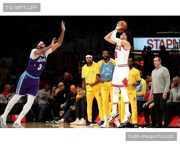 扎克拉文下了场后直接回房，一副明星签了豪宅的架势？